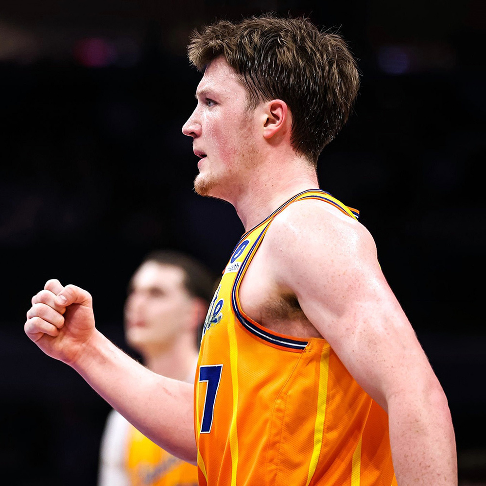 NBA官网最新一期新秀榜，克尼普尔再次反超最近伤缺的弗拉格，升至第一，杰明从第7