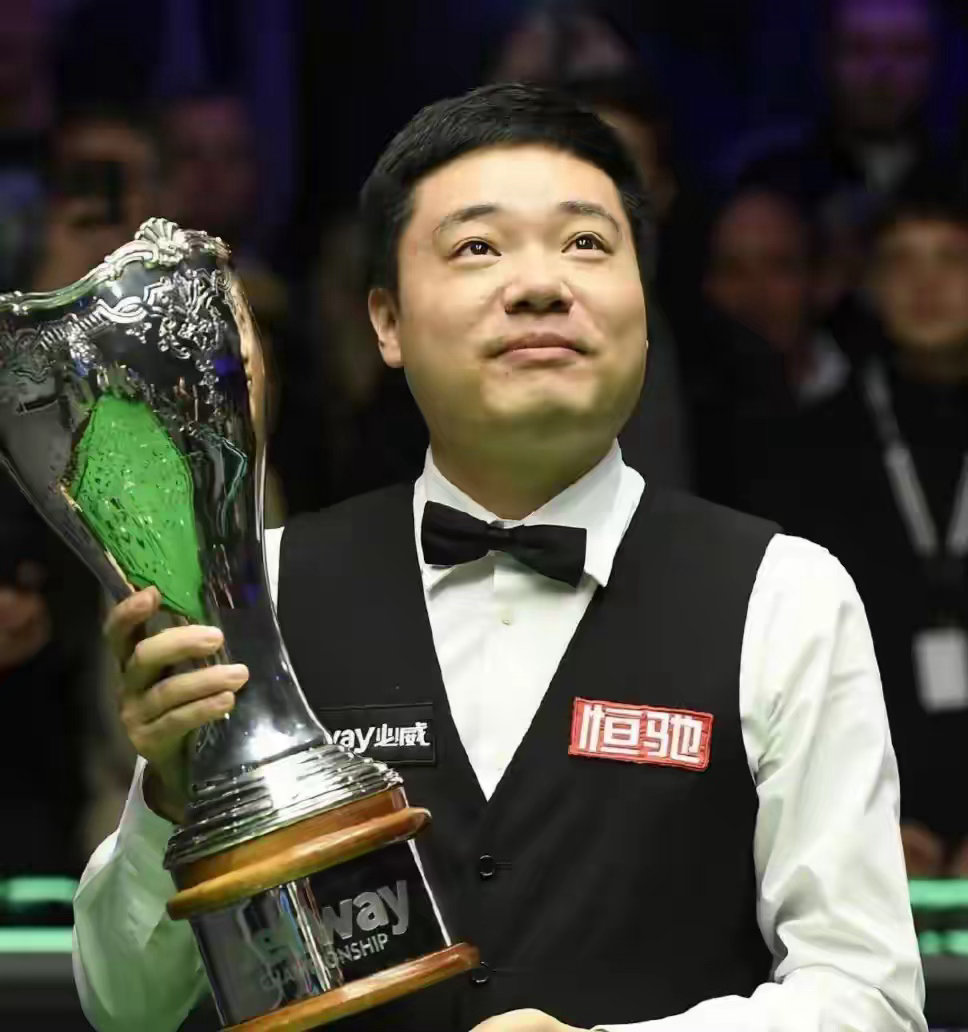 白雨露人民日报专访盛赞丁俊晖！两代斯诺克领军人物传承，见证中国斯诺克崛起之路近日