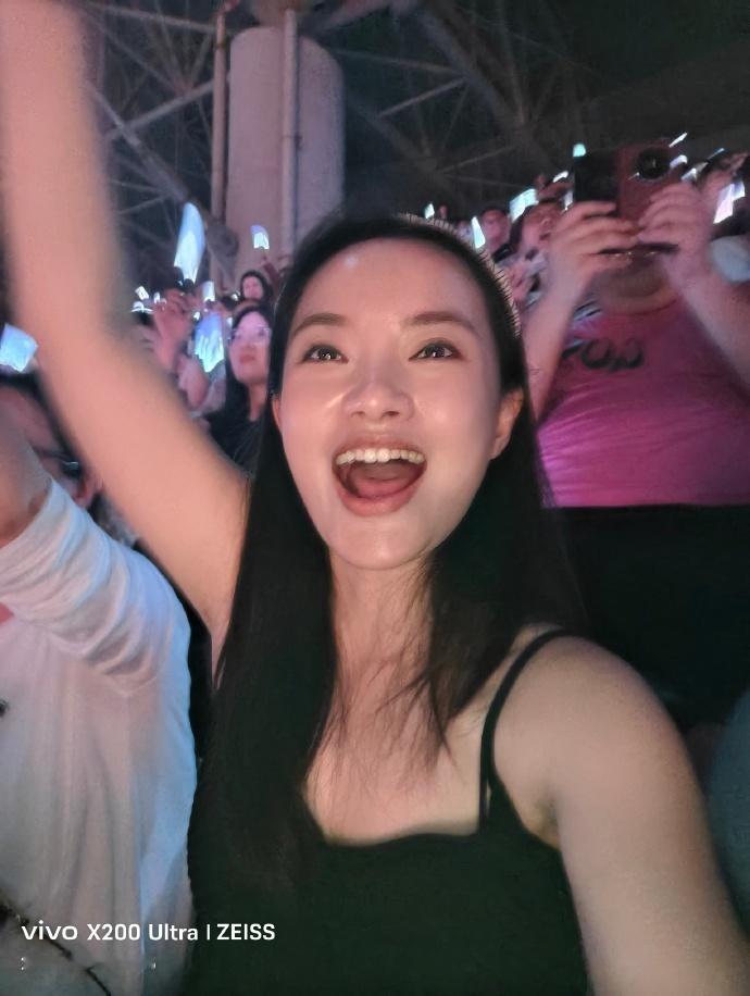 好多明星去看了谢霆锋演唱会 我记得上次我去看演唱会还是张韶涵，人生第一次演唱会，