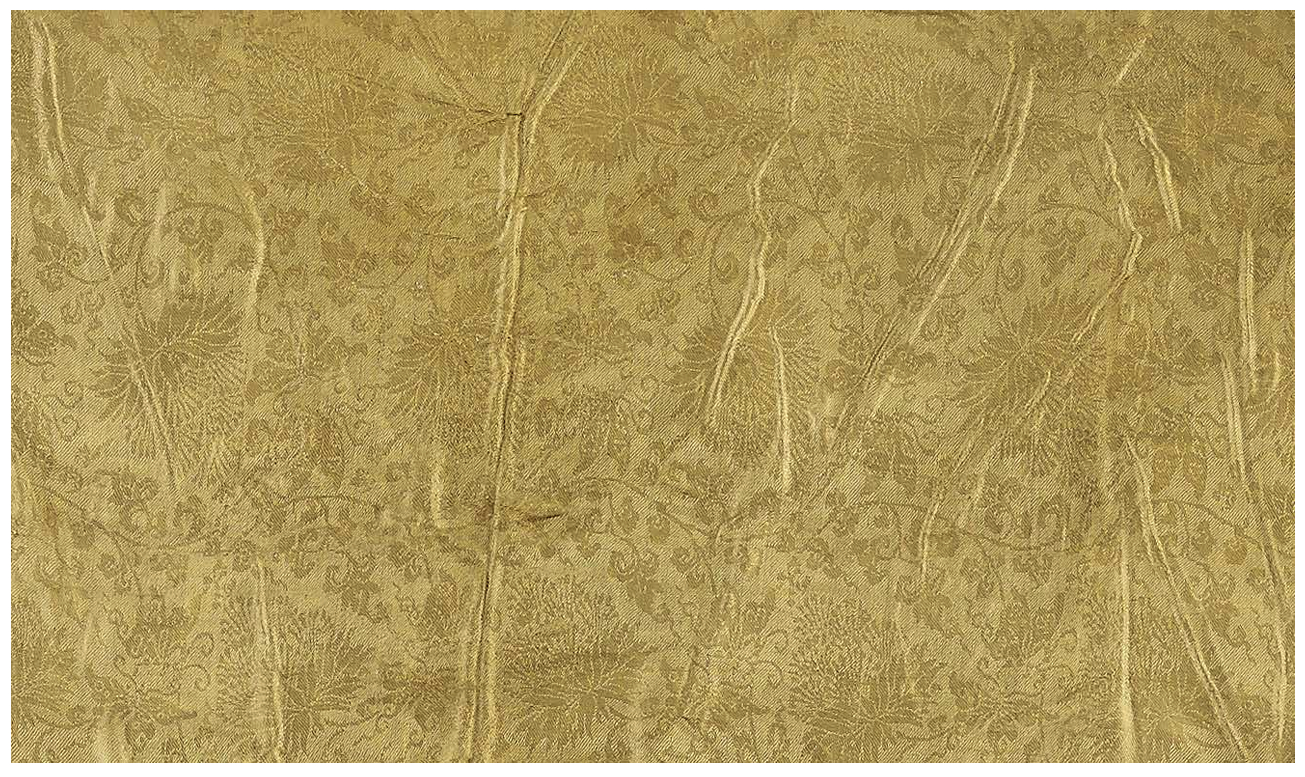 浙江台州黄岩区博物馆藏2016 年赵匡胤七世孙赵伯澐墓出土的南宋对襟双蝶缠枝纹绫