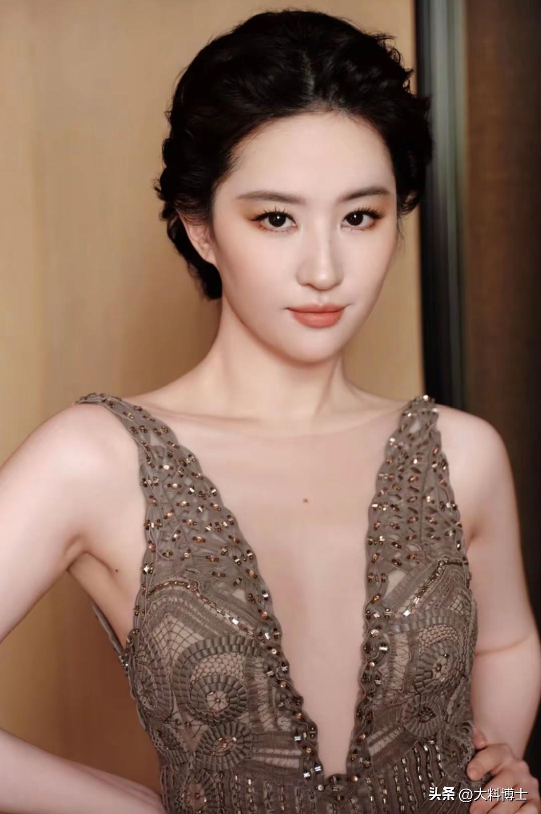 刘亦菲杀疯了！深V流苏礼服+浓颜妆造，气场直接拉满
 
刘亦菲这次亮相国际活动的