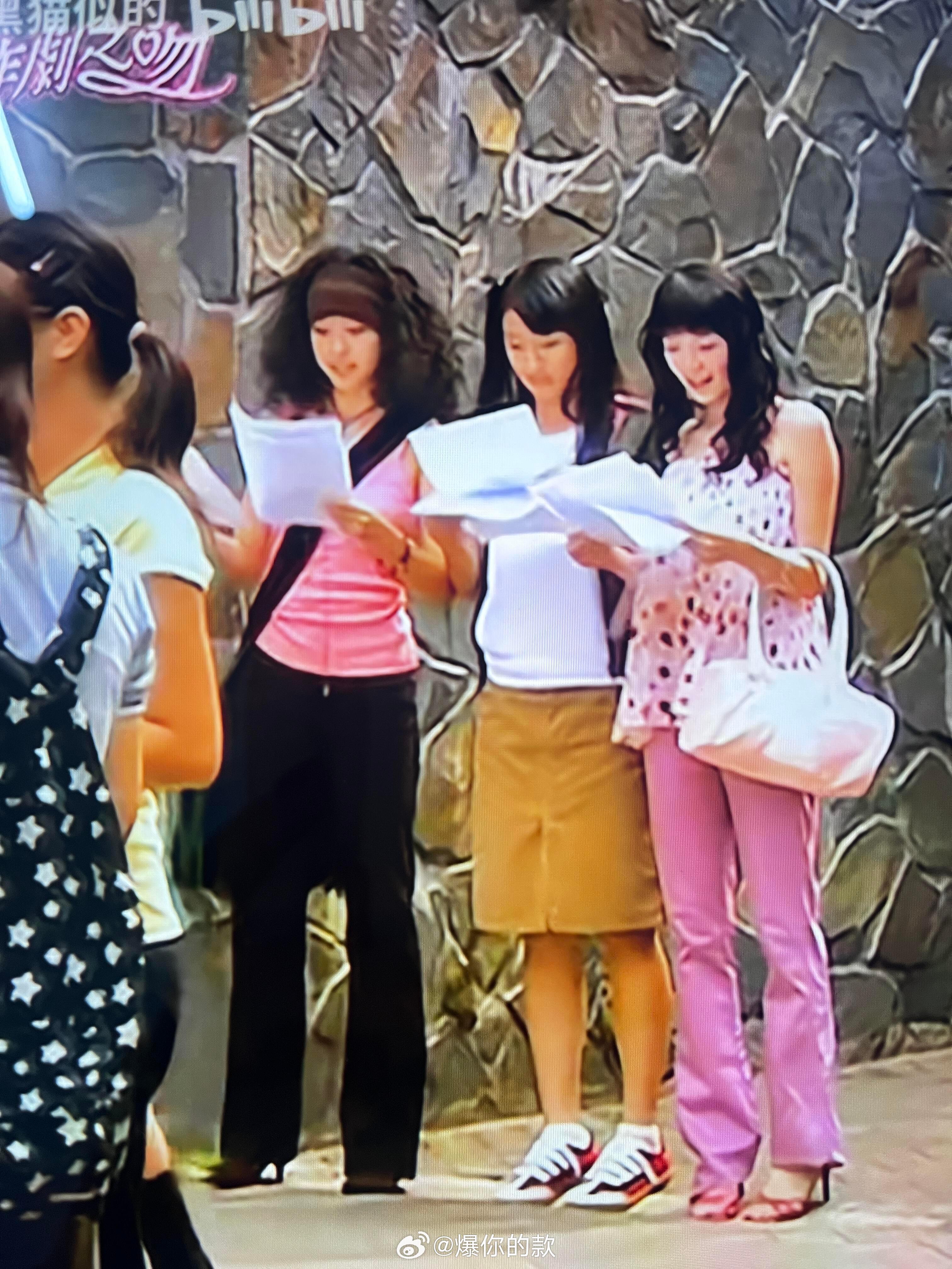 时尚真的是个圈 重温恶作剧之吻才看清剧内穿搭 波士顿包包 发带 屁帘裤 中长半裙