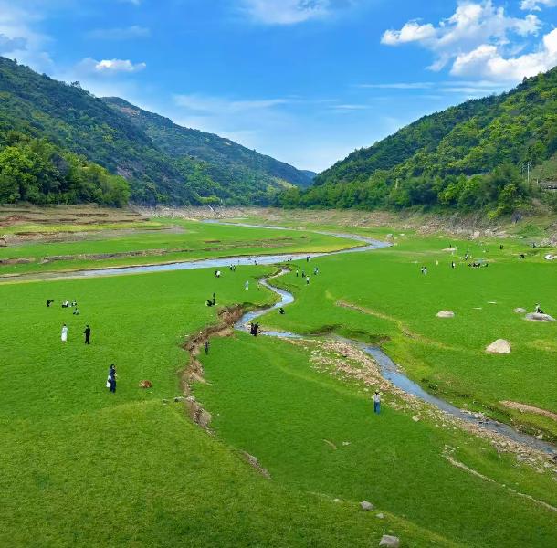 苍南网红水库突然爆火！意外走红网络！

近日，温州苍南碗窑一处水库上游因摄影博主