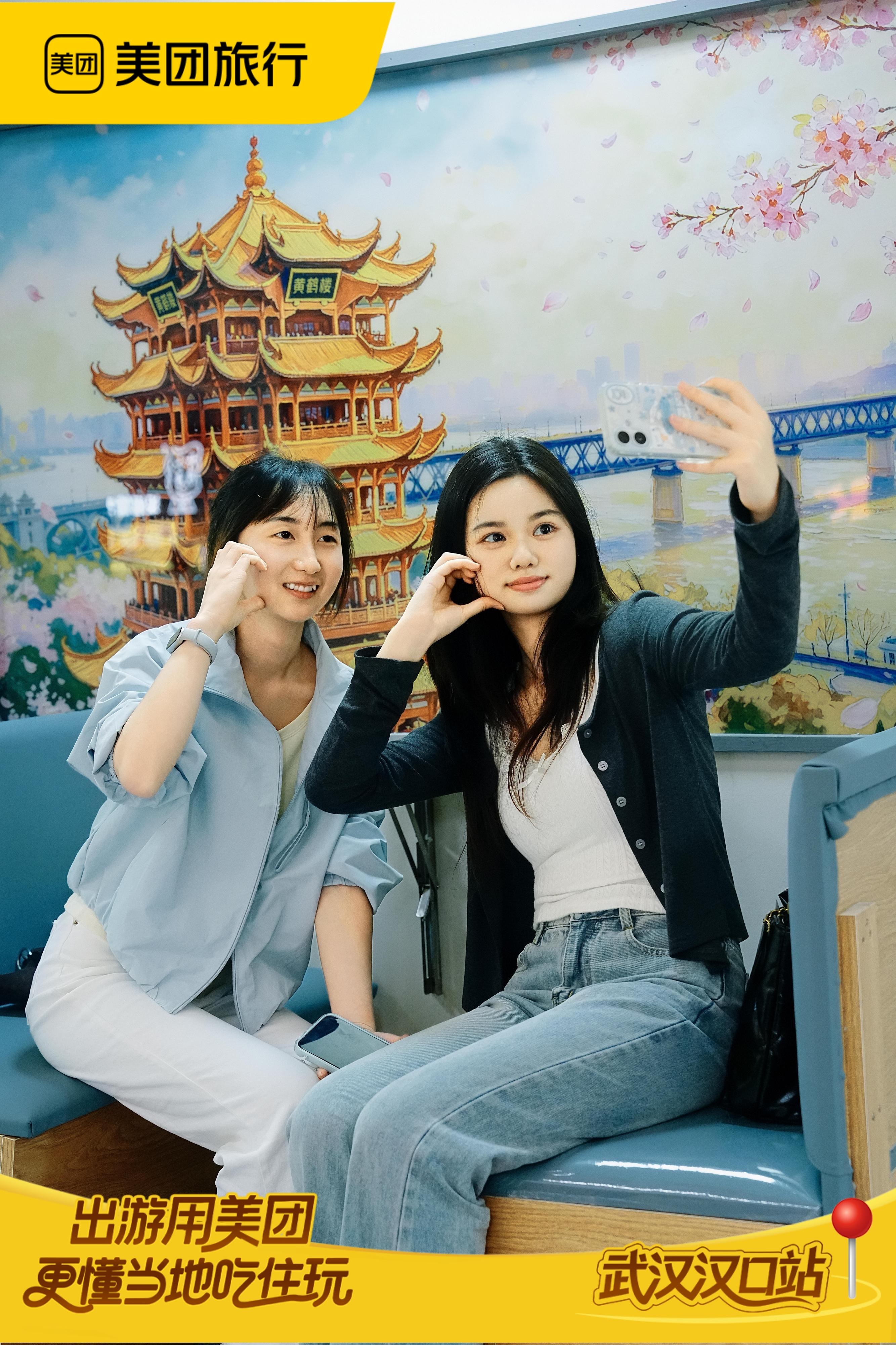 网友打卡偶遇老人致信武汉 汉口站复古火车头超好出片，一旁还有美团旅行武汉景点推荐