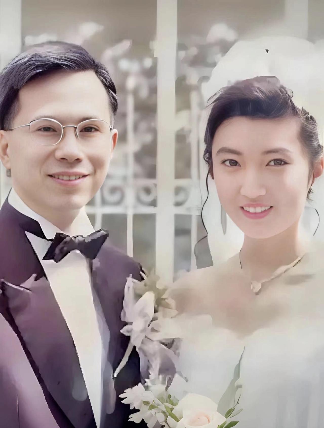 没想到香港顶级豪门正牌长媳，当年嫁入李家时连半分高调排场都没炒过！这是AI修复上