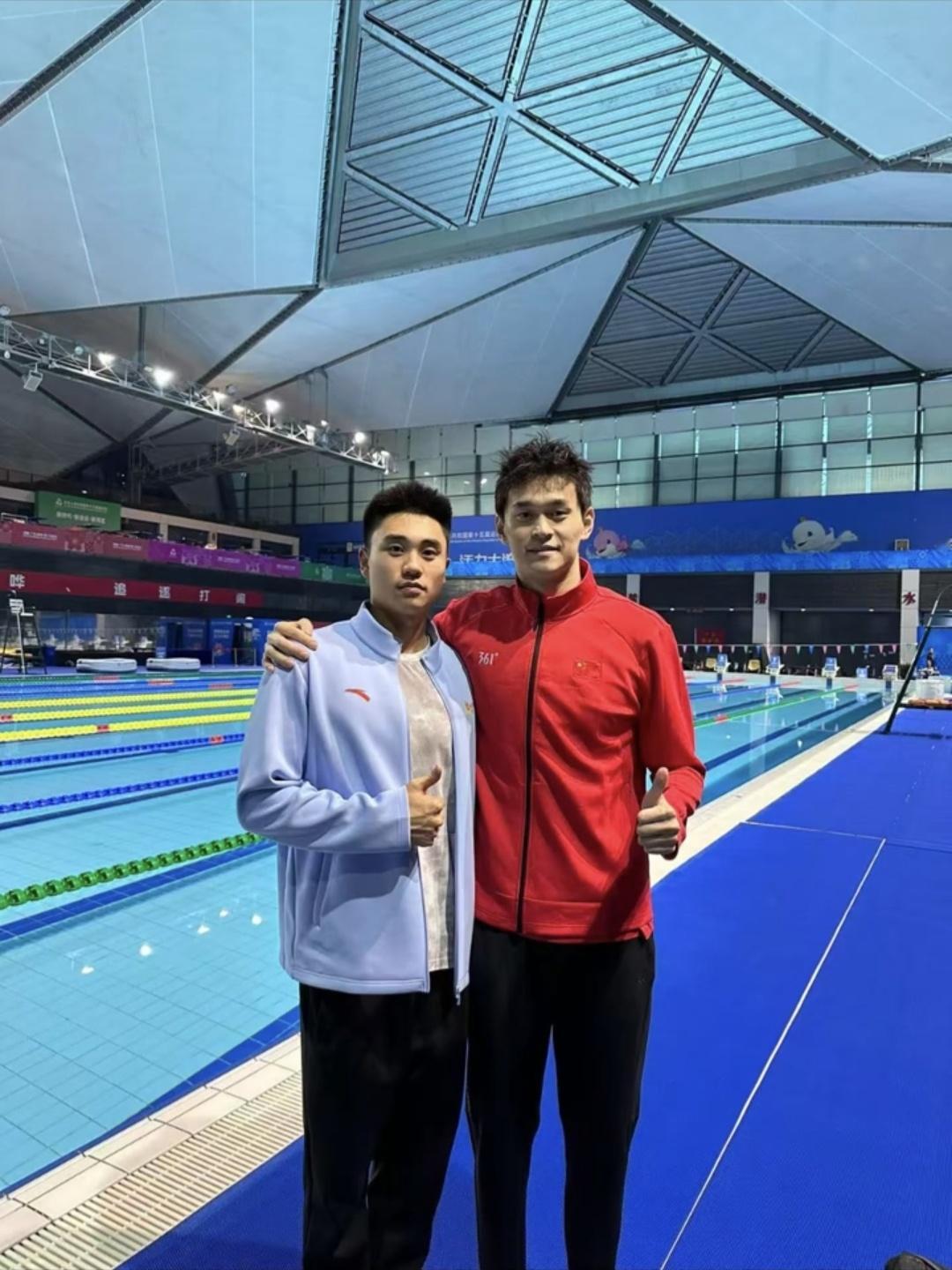 『8448』20251115 全运会合照掉落鲨鱼头顶长海藻cr🫘🦊先生 