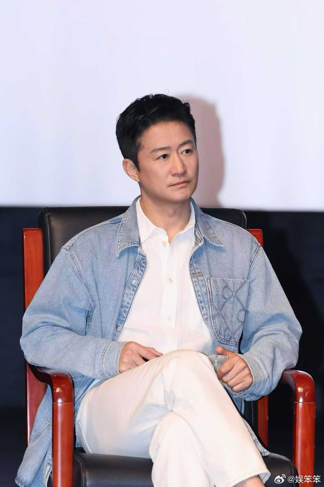 吴京 水肿 谁说吴京水肿啊！最近活动状态超棒，清爽又帅气，线下互动还特接地气，情