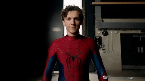 荷兰弟给《蜘蛛侠4崭新之日》剧组写亲笔信近日，汤姆·赫兰德给《蜘蛛侠4》制作团队