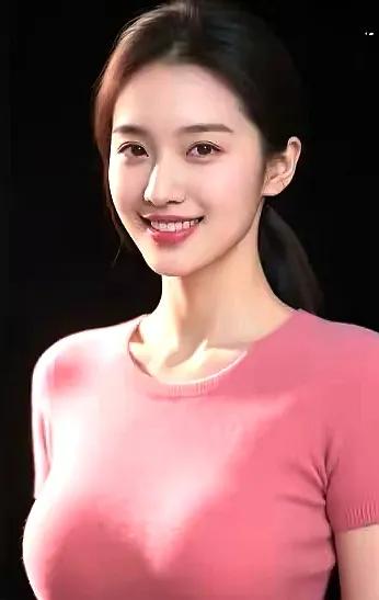 笑靥如花映粉衫，温婉动人似画卷。