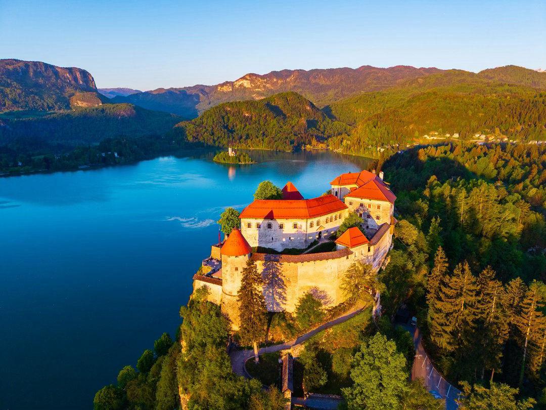 同一个地方，不同的时间、天气和心境，都会有新的收获。今天清晨的布莱德湖，依然绝美