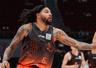 山东新援柏塞尔有实力，打成第一小外援力压鲍威尔



柏塞尔初来乍到，从第三外援