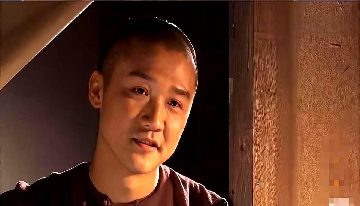 《大宅门》里最硬的男人，不是白七爷，是他！一个只会种地放马的皇亲国戚。

刚进白