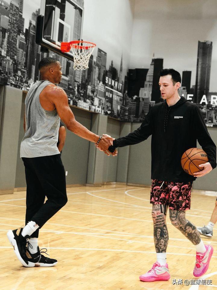 训练师推销威少，花开花又落，36岁威少仍在等待NBA召唤

近日著名训练师布雷克