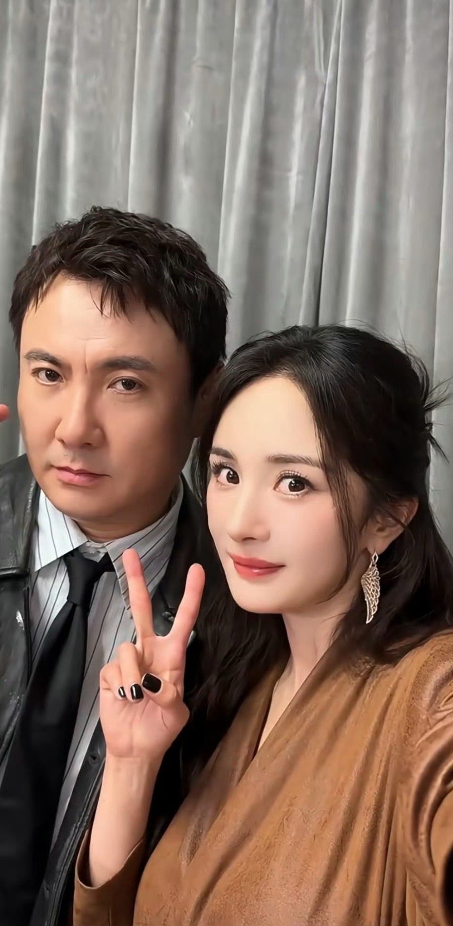 沈腾杨幂 爱的二舅定律军艺校草是北电校花二舅，这缘分谁懂！越亲越怼越甜，下楼梯“