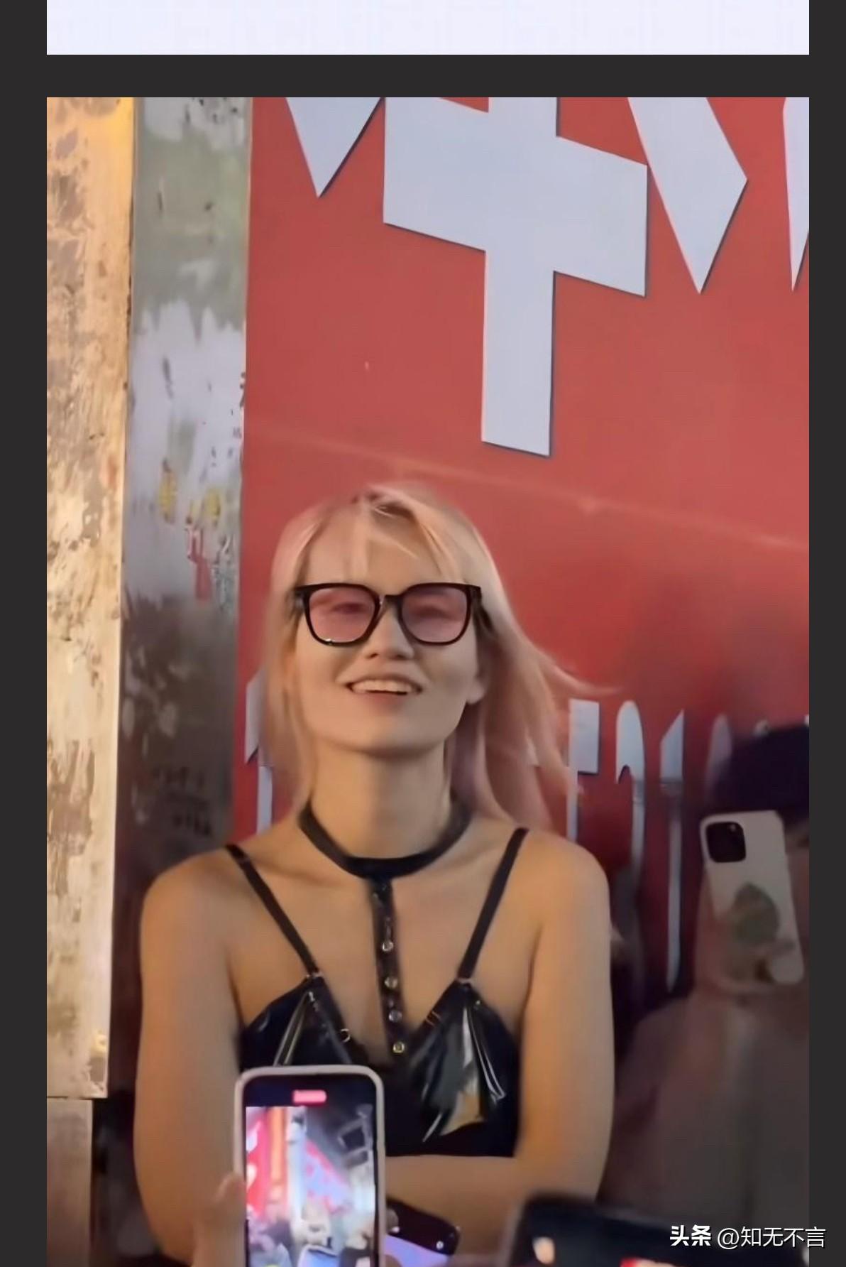 据说这个人在长沙解放西路做了很“过激”的事，群里很多人都在讨论，是为了博眼球吗？