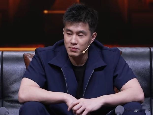 郭艾伦谈老叔郭士强：

“我老叔的压力确实是挺大的，包括成绩的压力，还有球迷给的
