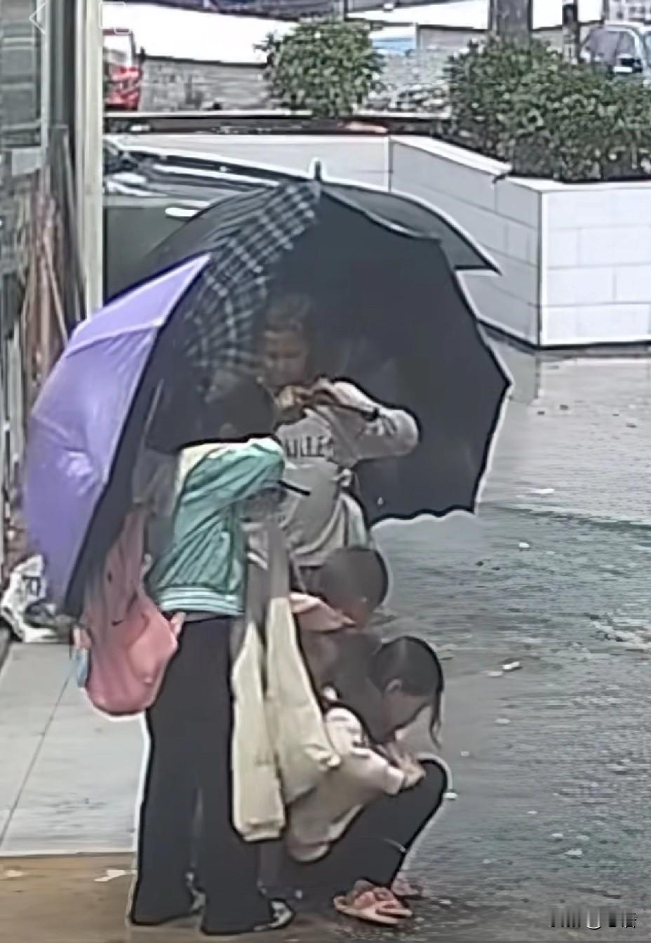 凉山三名小学女生冒雨护送迷路男童，小小善意暖透人心
 
近日，在四川凉山州布拖县