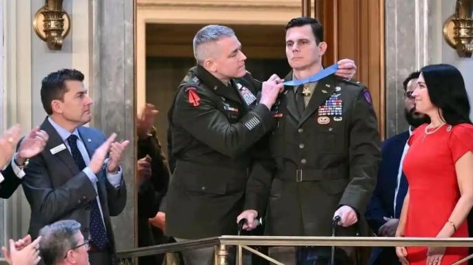 一条腿没了，还是连下半身也没了。接下来就看家庭能维持多久，老婆会不会离婚，然后变