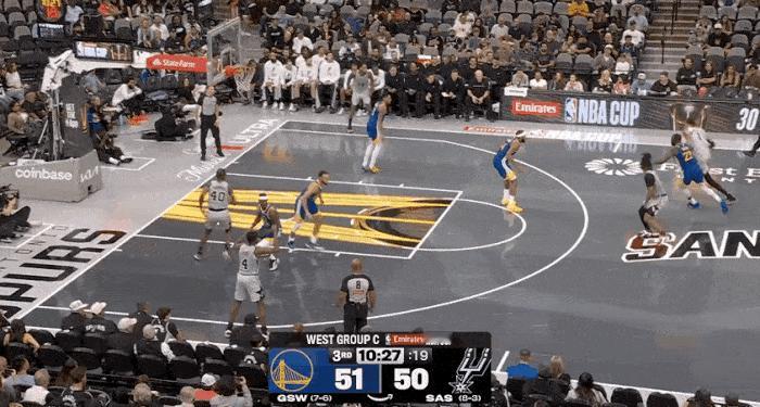 空中作业！文班亚马自抛自扣轻松得分！
在今天NBA季中锦标赛马刺对阵勇士的第三节