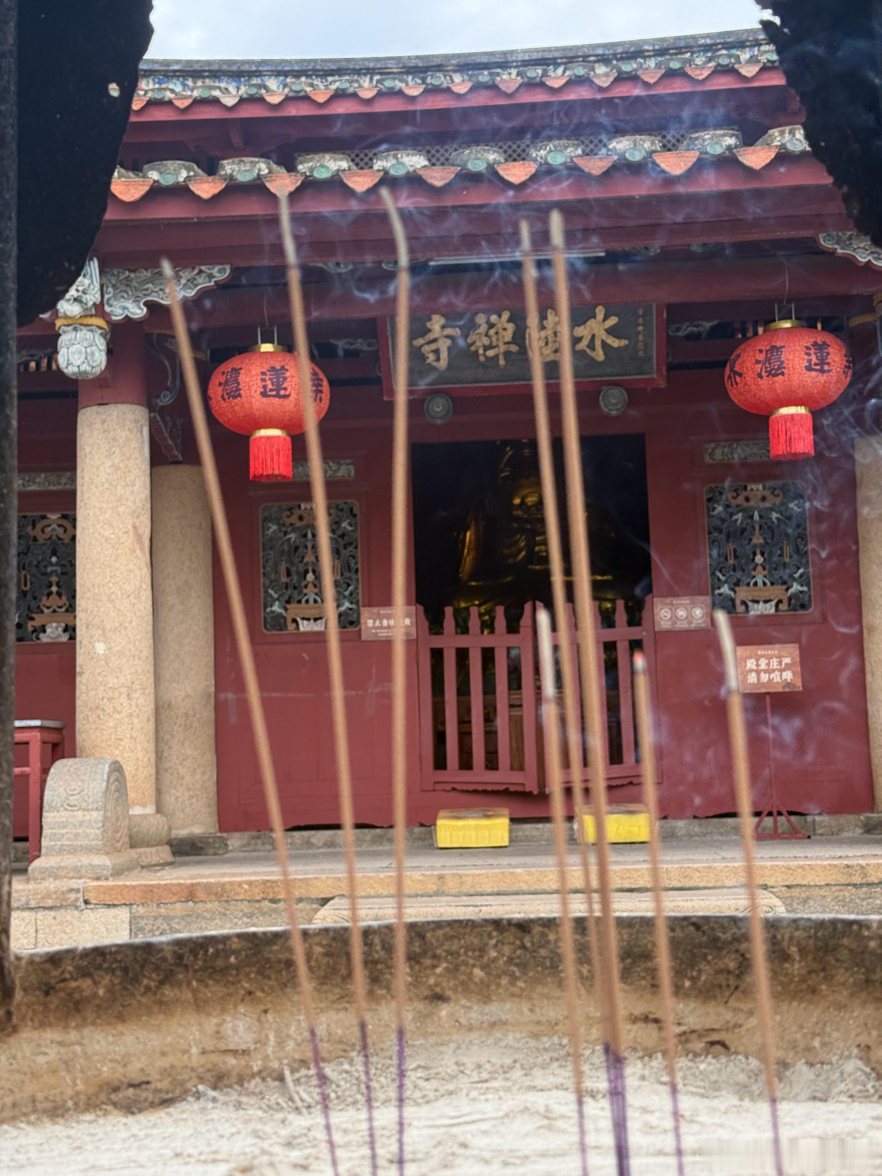 世间所有相逢，皆是照见自己，生命送来这个人，不是为了爱我，而是为了照见我。 年少