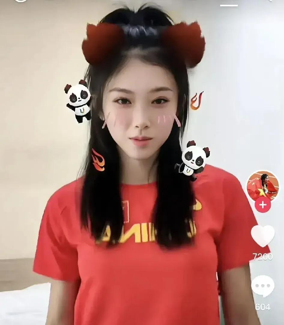 一夜爆火的运动员吴燕妮正在转型当网红，她的下一步动作也许就是直播带货！

短跑女