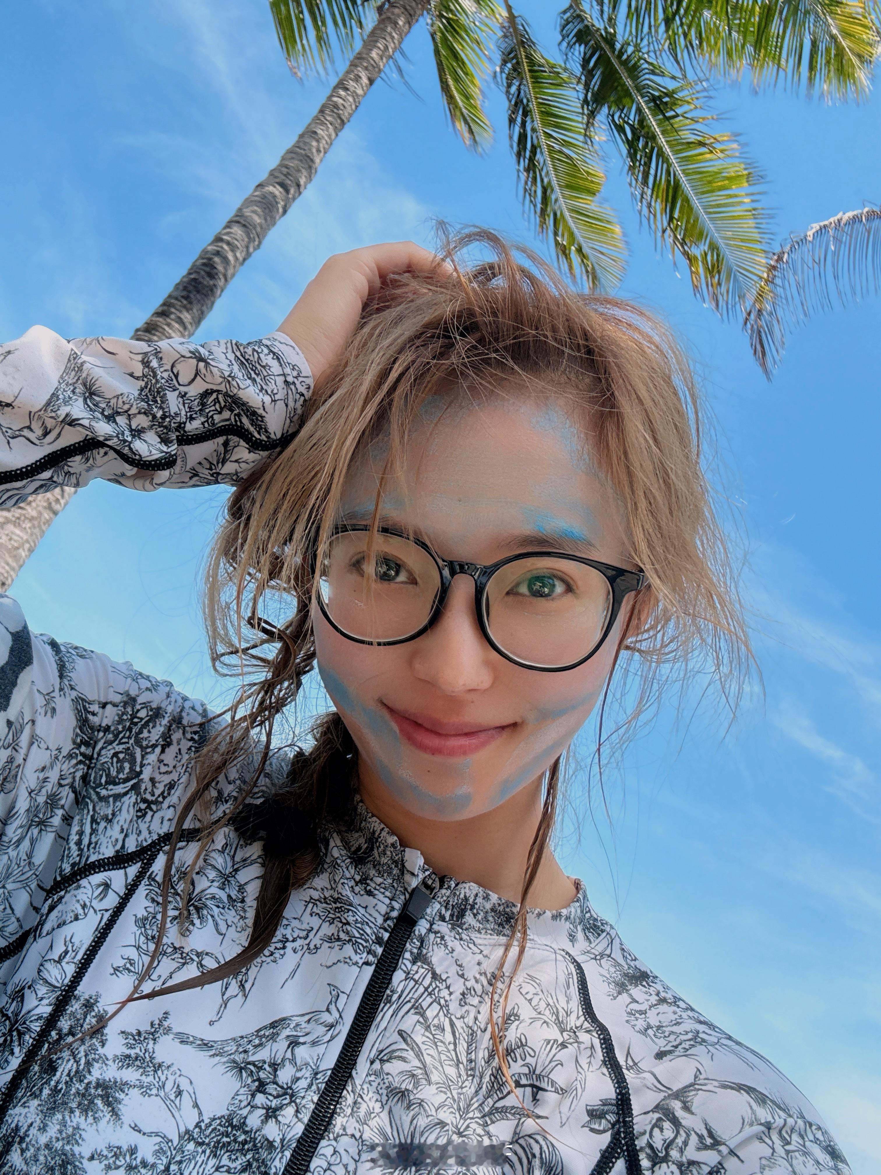 为什么最近没有自拍因为每天都是神不神鬼不鬼的要饭的都没我狼狈今天上岸还摔了个狗吃