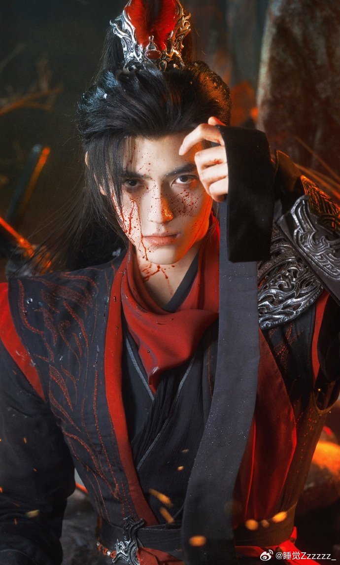 陈飞宇终于会用脸了陈飞宇不用原谅现偶了终于等到适配的角色，战损扮相将气质发挥到极