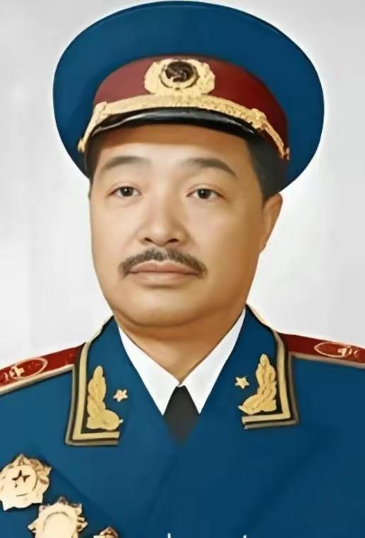 贺龙口述回忆 （17）湘鄂西游击战

洪湖苏区红九师与夏曦争论
 
这场争论由来