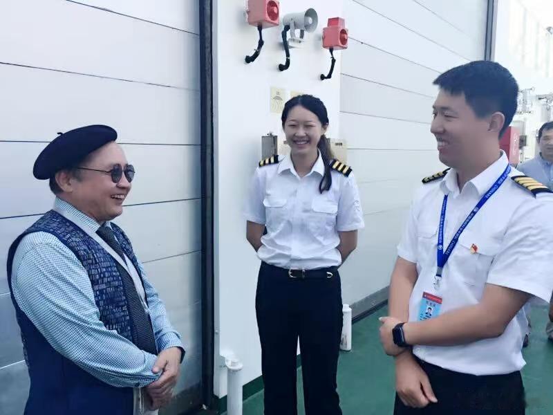 科技快跑，人情掉队科技飞速发展远超大众认知速度，悄然造成人情疏离的社会现状。如今