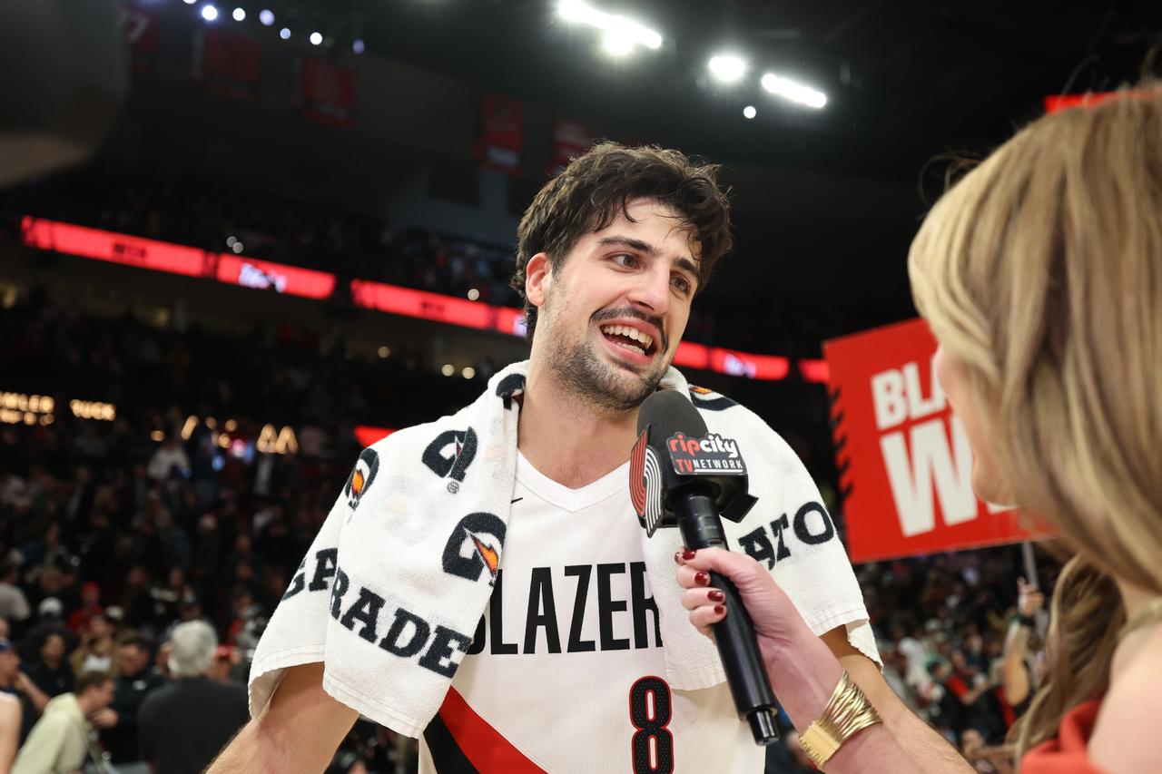 来看看西部第三到西部第七的变化。今天湖人队战胜了热火队，稳居西部第三，他们基本上