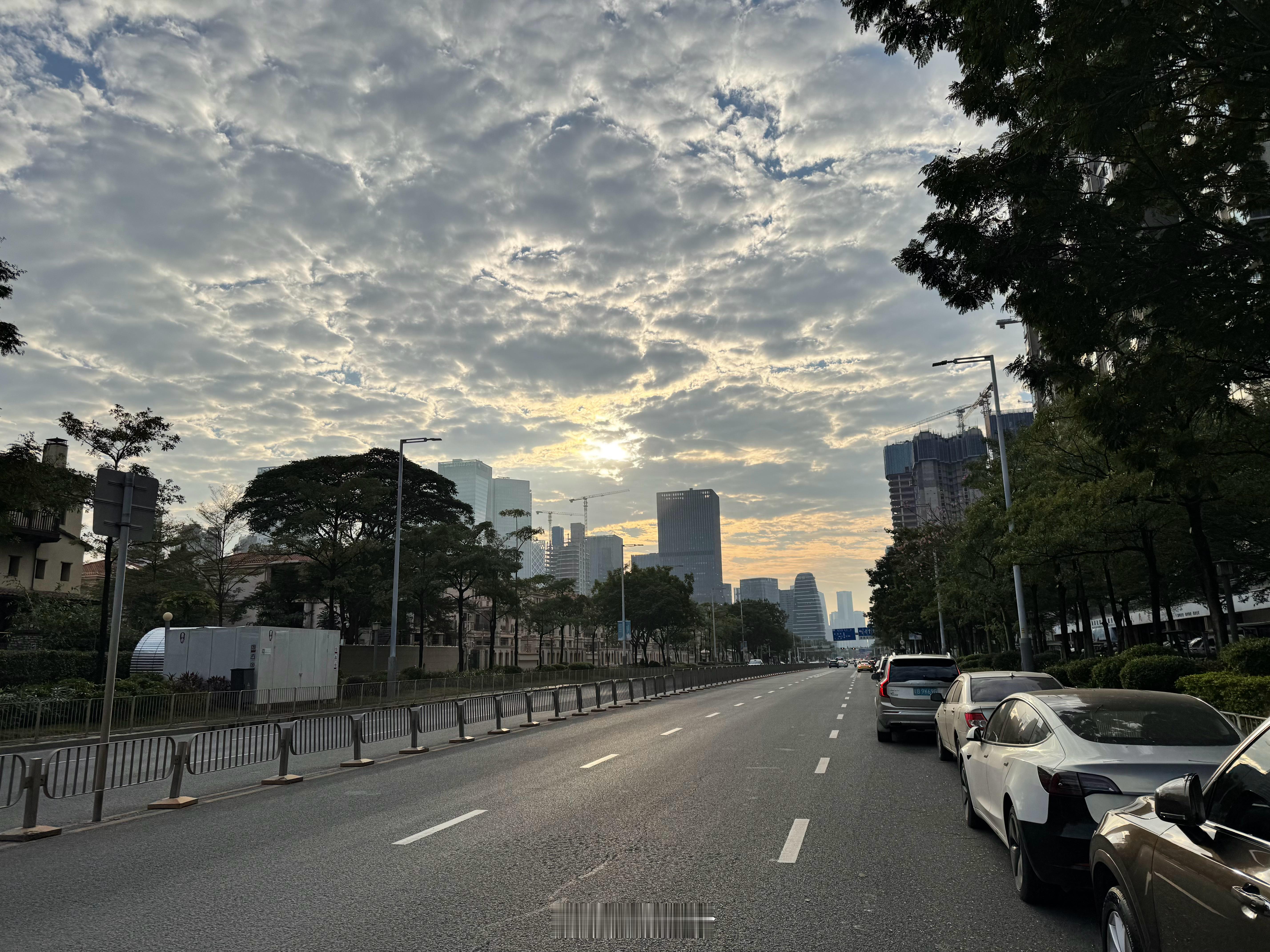 早上好，睡到这个点，还是相当不错的[淡淡的]  