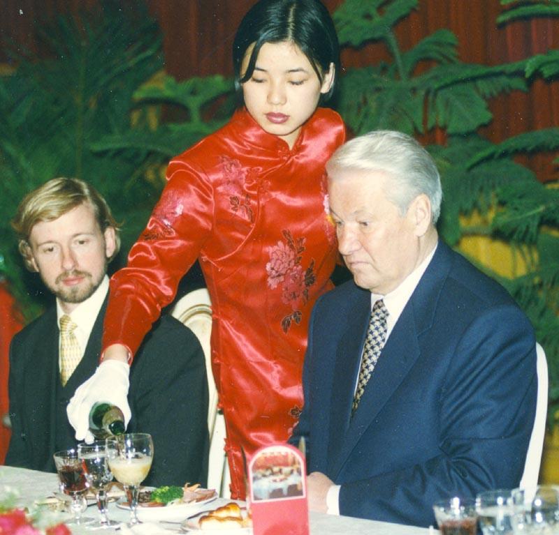 1992年叶利钦访华，在国宴上痛饮将近一斤贵州茅台。随行人员透露，他回国前在钓鱼