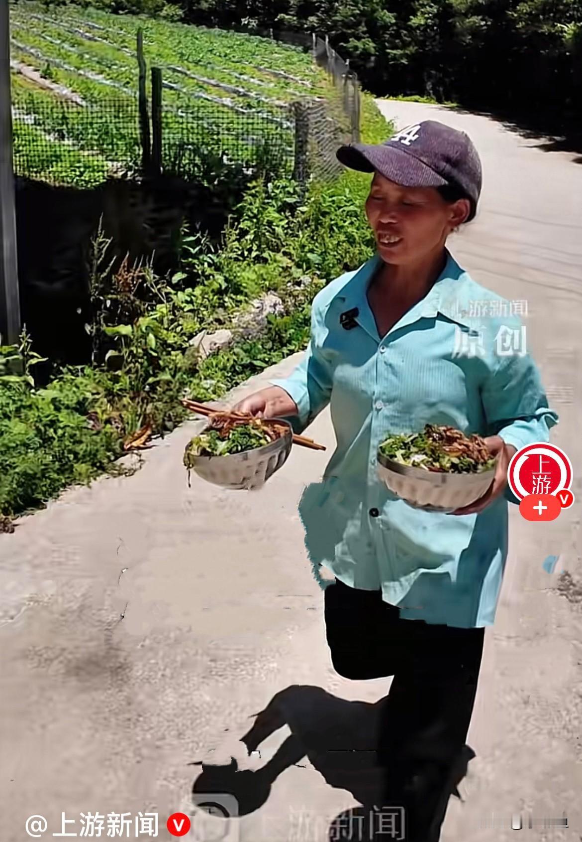 重庆巫溪这位59岁的陈文桂婆婆，她只是一个普通的农村阿姨，身高不足一米五，体重还