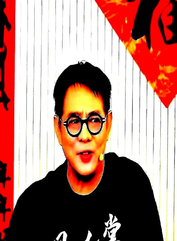 李连杰当着几十万人的面，直接问吴京：我儿子谢苗呢，你为什么不用他？
 
吴京没回