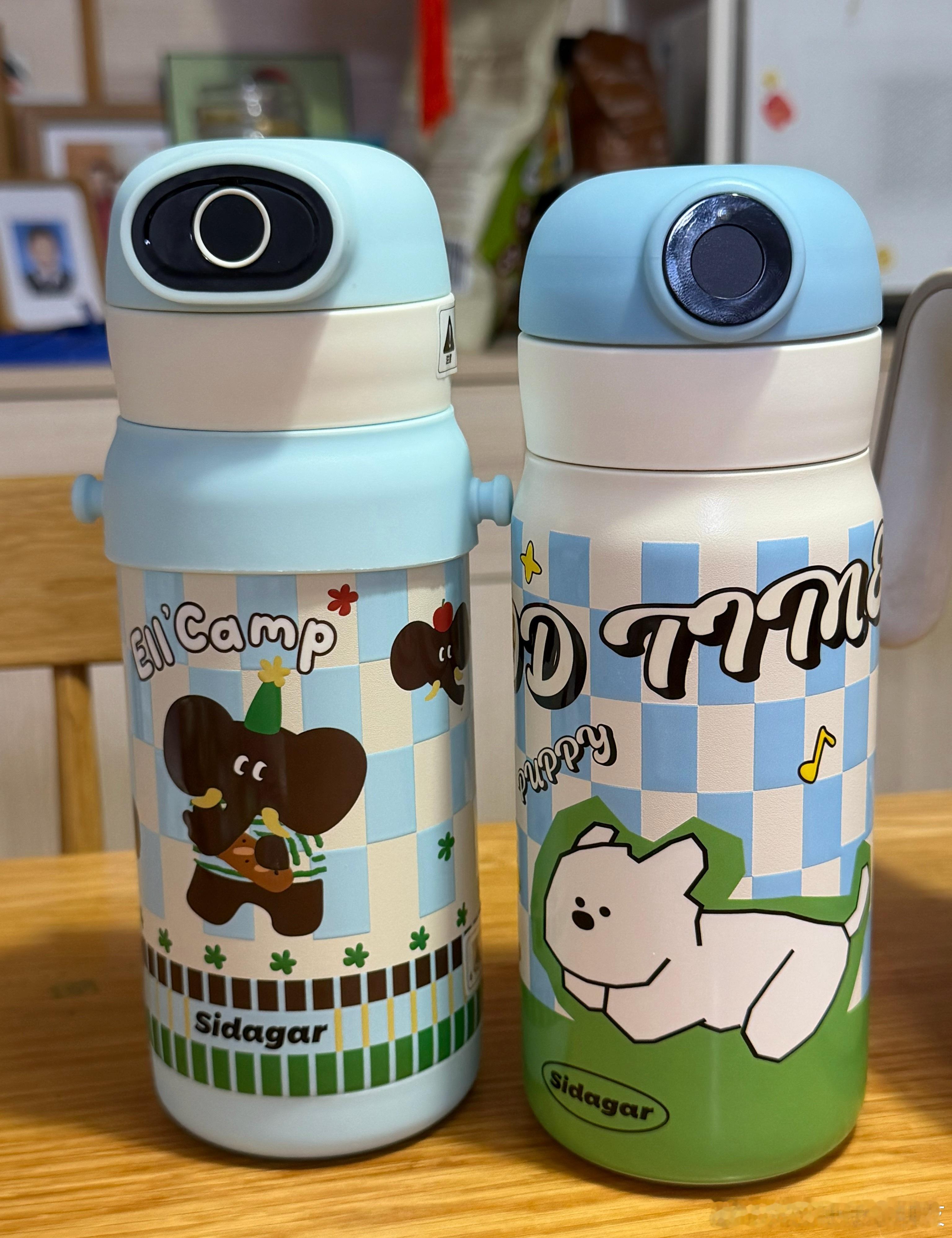 买了两个世大家指纹杯，当时冲着图案选了两款，左边比右边贵四十多块钱，说真的，贵有