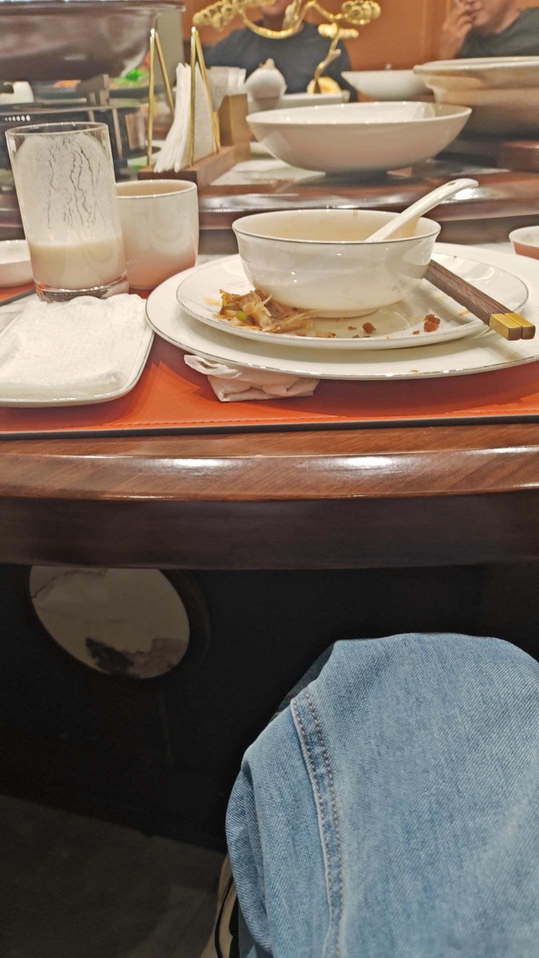 昨天吃饭酸奶没喝完，醋喝了两小碟，不得不说山西大同的醋是真的好，很香又不太酸，特