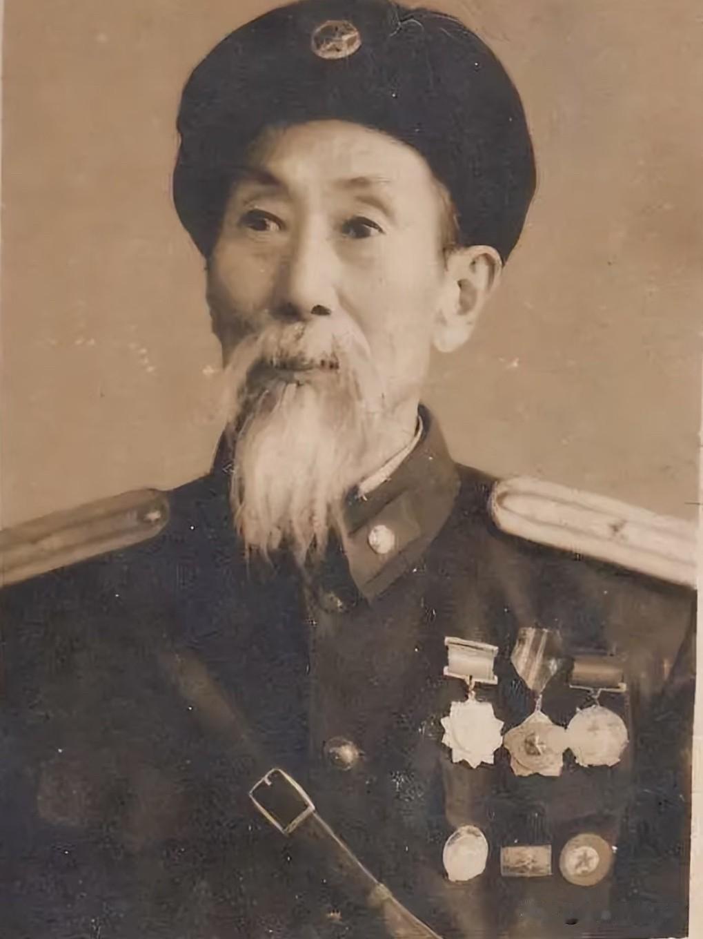 老开国将校,毛主席特批：留着长胡须。

蒋顺发，1878年出生，河北省房山县人，