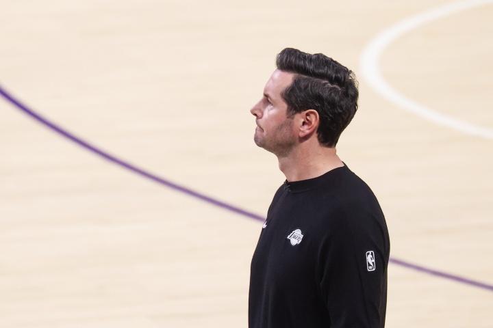 湖人为什么打不过开拓者？雷迪克一席话直接戳中要害
NBA常规赛继续开打，湖人以1