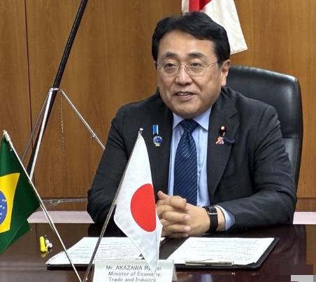 日本彻底扛不住了，冰封半年主动求和！熬了整整六个月，硬是等不来中方一个回应，高市