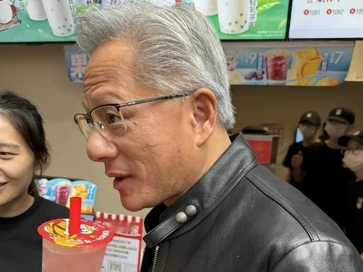 英伟达黄仁勋在北京吃炸酱面，连夸好吃太接地气

 这次美国访华团来华，不少科技大