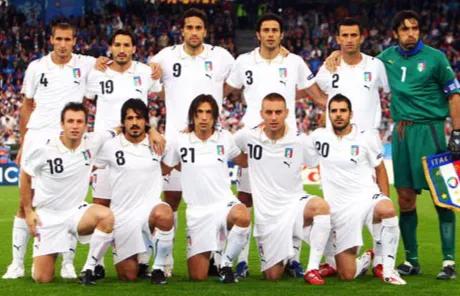 🇮🇹意大利足球🇮🇹
2008年欧洲杯，在帕努奇的帮扶下，意大利新星后卫基