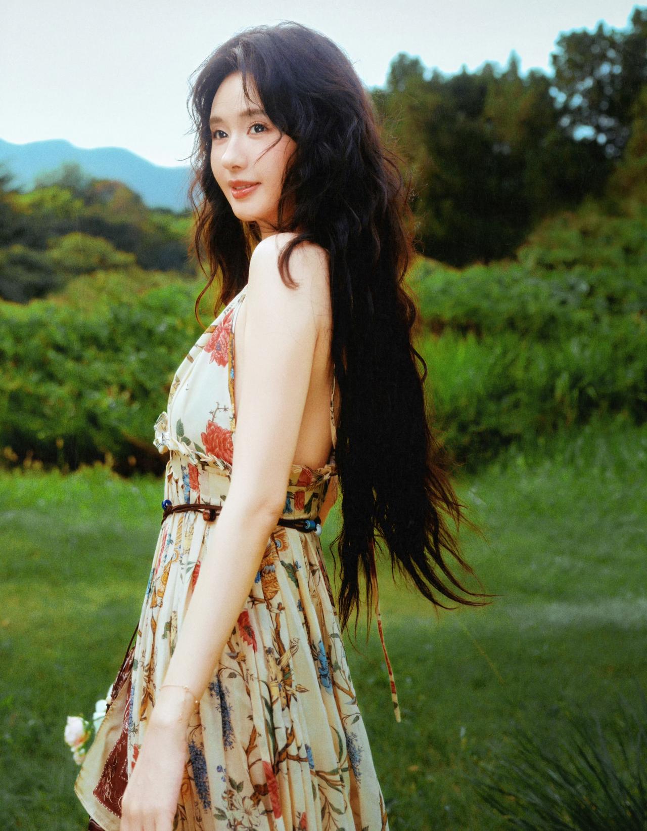 郑合惠子羊毛卷+清透裸妆，温柔到骨子里