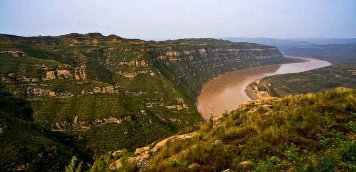 在国内哪个地方的风景最美黄河晋陕峡谷，是大地劈开的千年诗行。两岸绝壁如削，苍岩耸