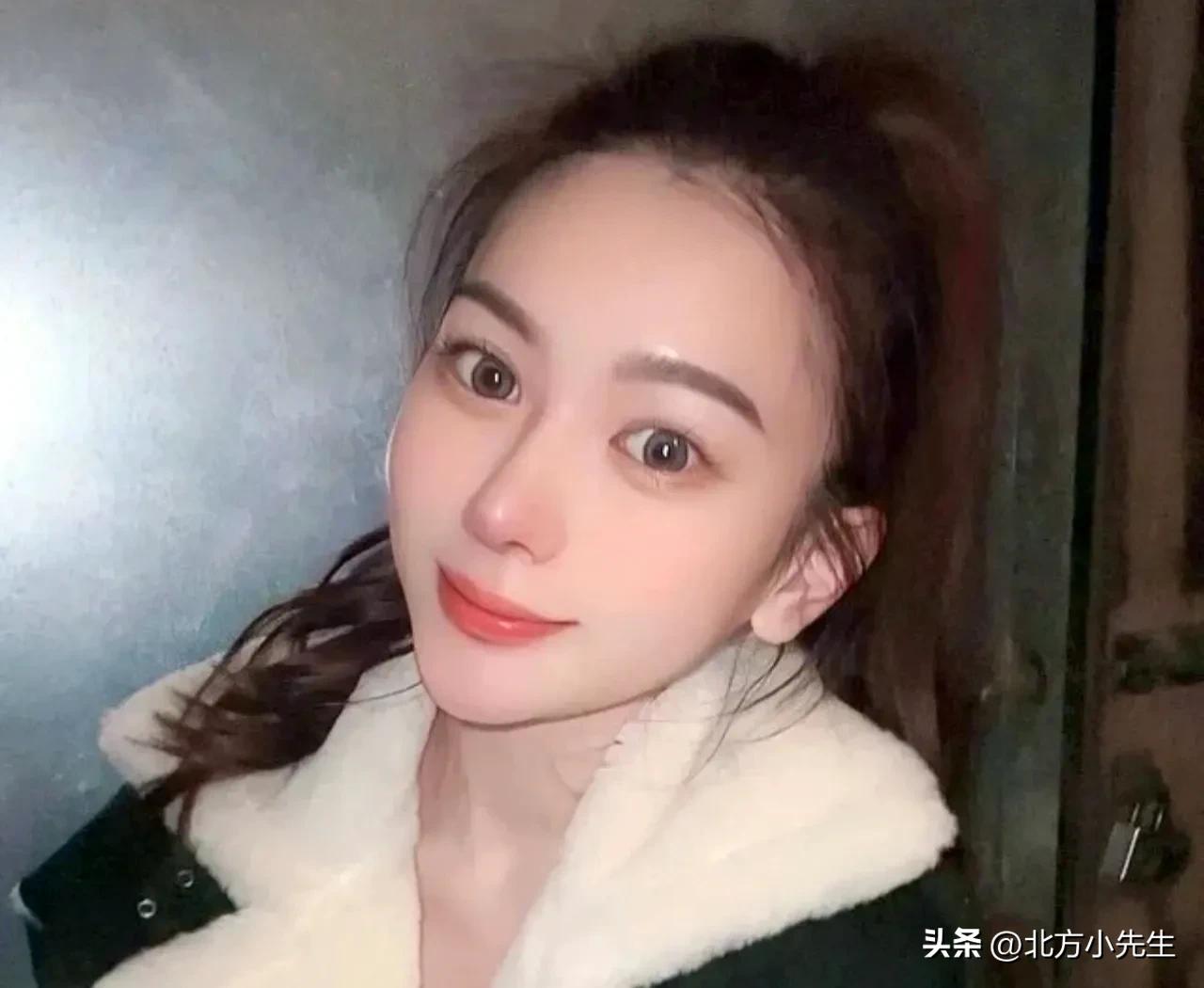 台湾地区27岁女子欧俞彤原本从事饭局陪酒工作，在一次饭局中结识竹联帮成员吴汉威后