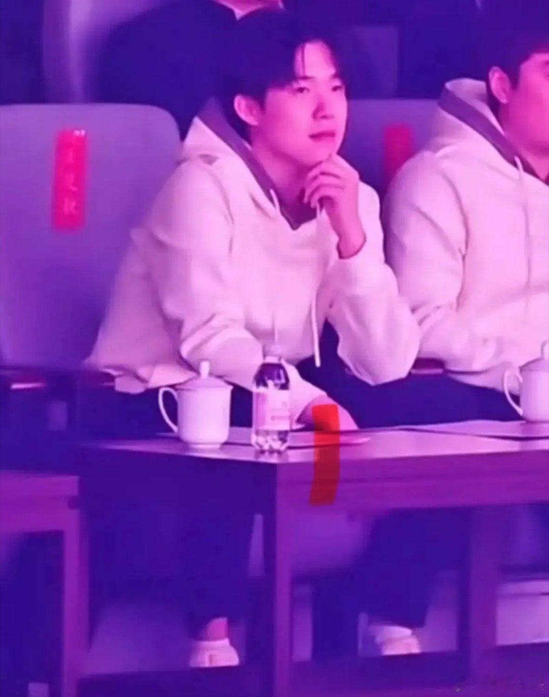 王楚钦：不跟任何比较，我觉得只跟自己的昨天比较，能永远比昨天的王楚钦做得更好，我