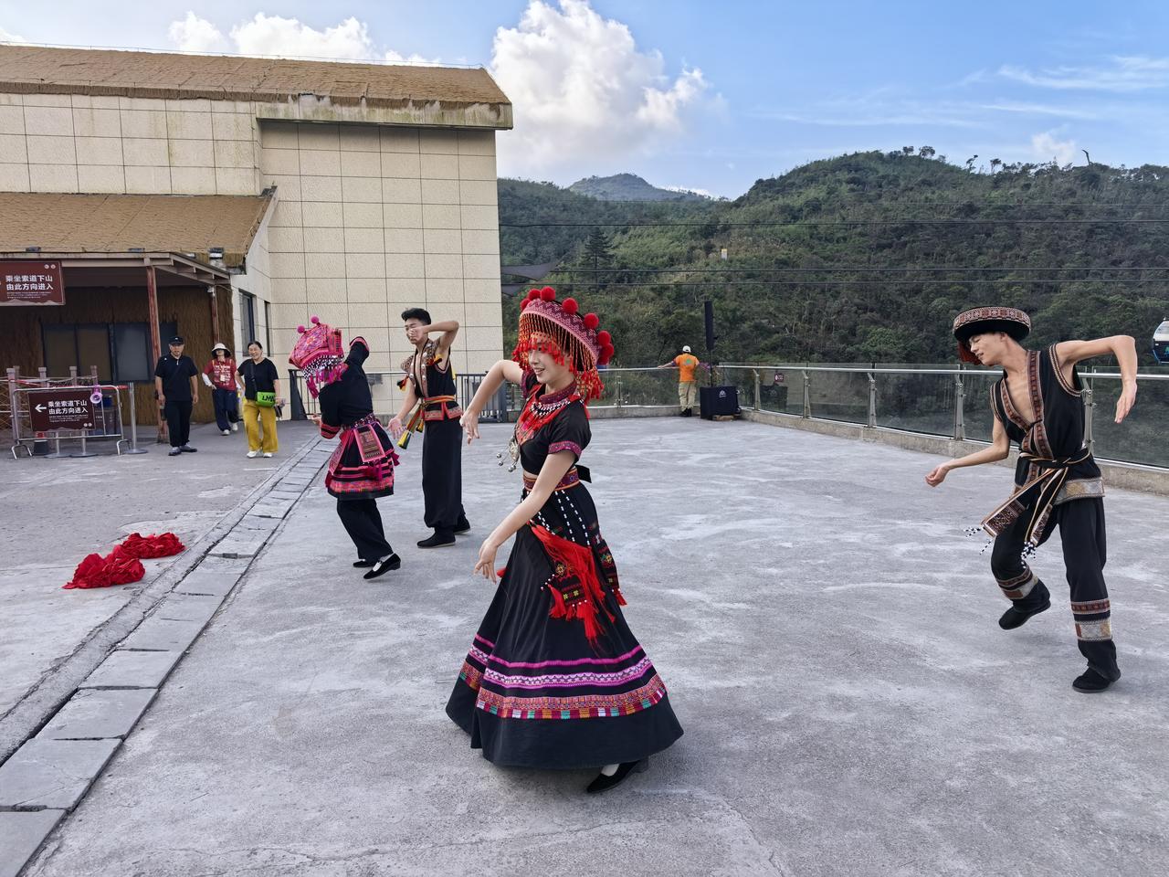 我发现女人不招人喜欢，往往就这五点
​        第一，性格太直，有啥说啥，