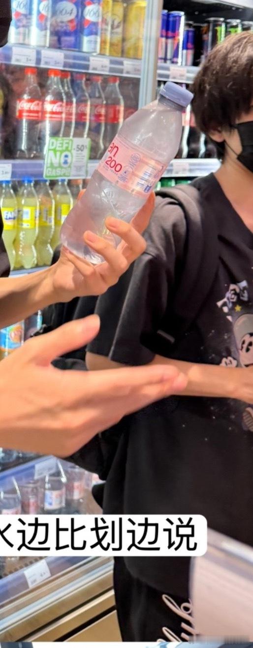 千层生怕不小心立了单身人设 于是超绝不经意的把轻绒漏出 ​​​