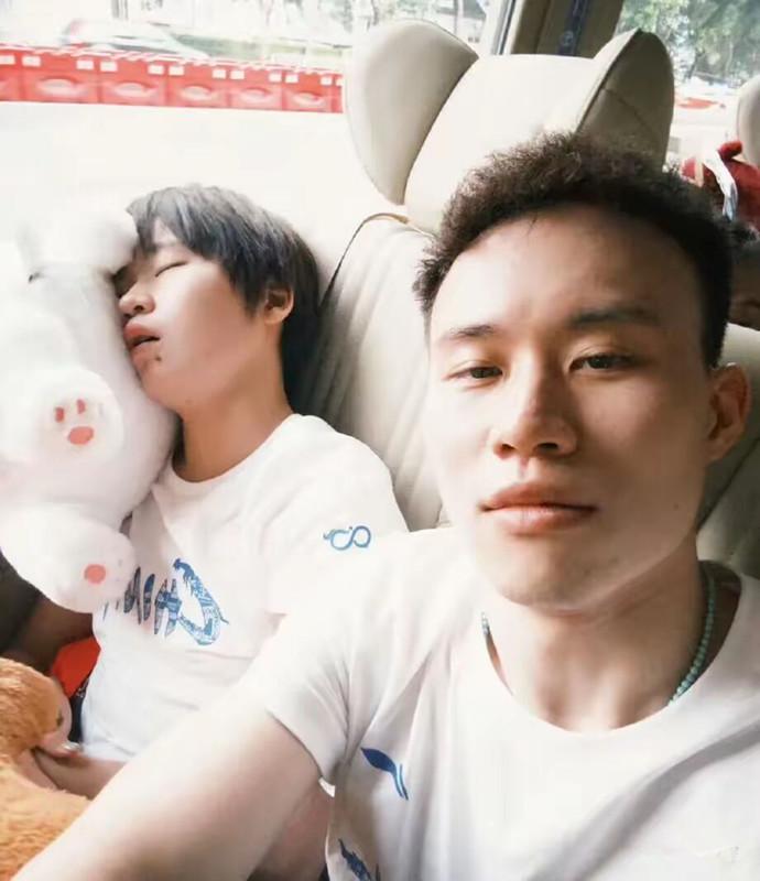 这个男的，我不管你是谁，也不管你和婵宝的关系有多好。

我只想警告你，你可以偷拍