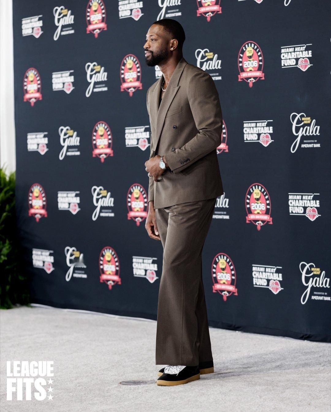 我大爷今日奥斯卡名利场活动上脚全新生活鞋款韦德County，带着韦德系列再登奥斯