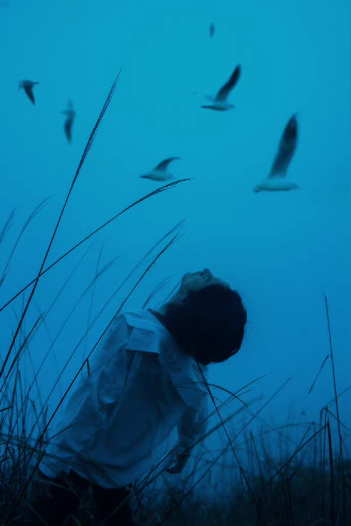 不要伪装，呈现自己的真实，这是勇气，更是一种魅力。—— 莫泊桑《人生》 